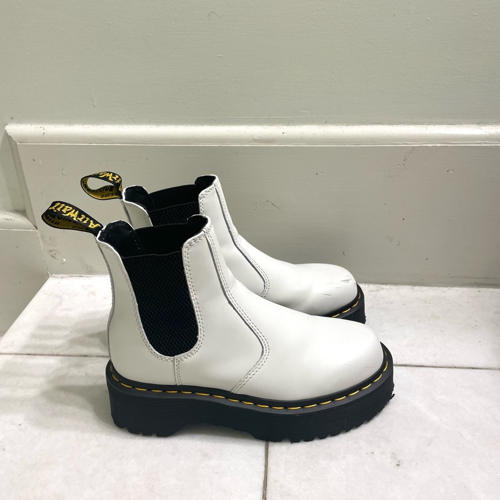 DOC MARTENS 2976 SMOOTH LEATHER PLATFORM CHELSEA BOOTS